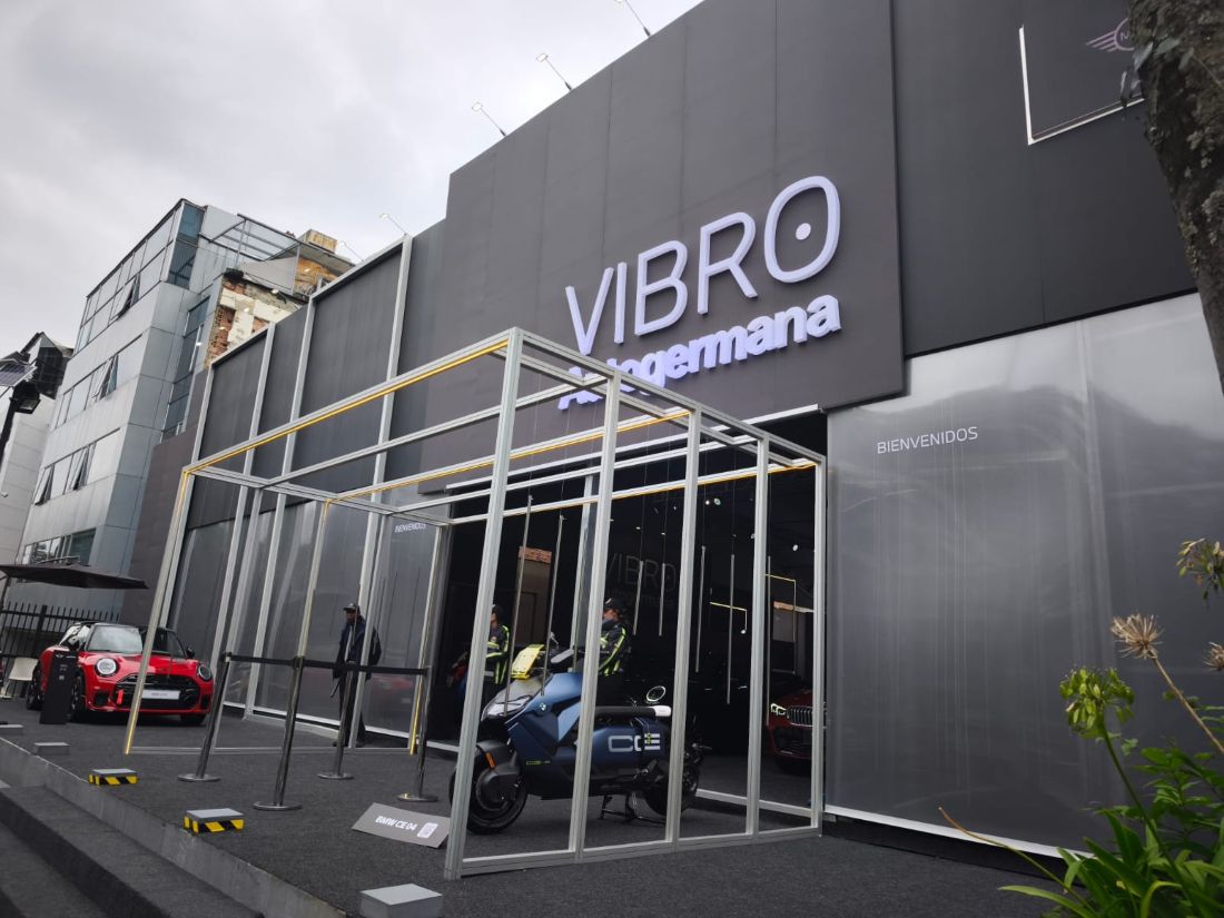 VIBRO llega al Parque de la 93 con una propuesta experiencial, conectando usuarios de Bogotá con tecnología, lujo, diseño y sensaciones reales de conducción. V12MAGAZINE