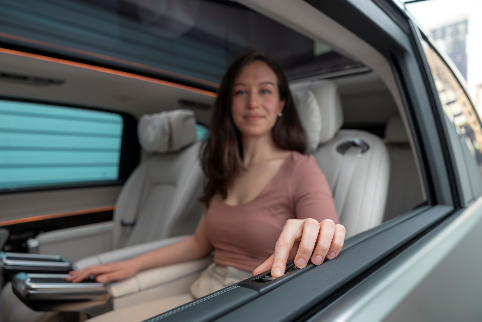 Autos con nombre de mujer reflejan una parte fascinante de la historia automotriz: modelos icónicos inspirados en figuras femeninas que representan elegancia, carácter y evolución dentro de una industria tradicionalmente dominada por hombres. V12MAGAZINE