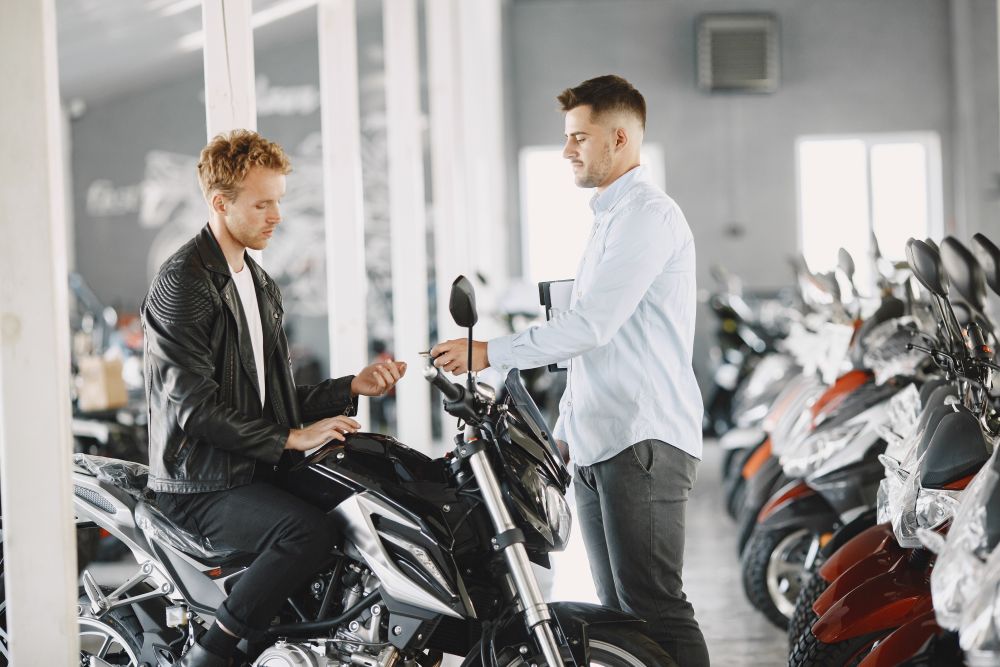 Ahorro programado en Colombia vuelve a tomar fuerza justo cuando el país redescubre el valor de ahorrar. No es casualidad: hay un cambio silencioso en la forma de comprar V12MAGAZINE