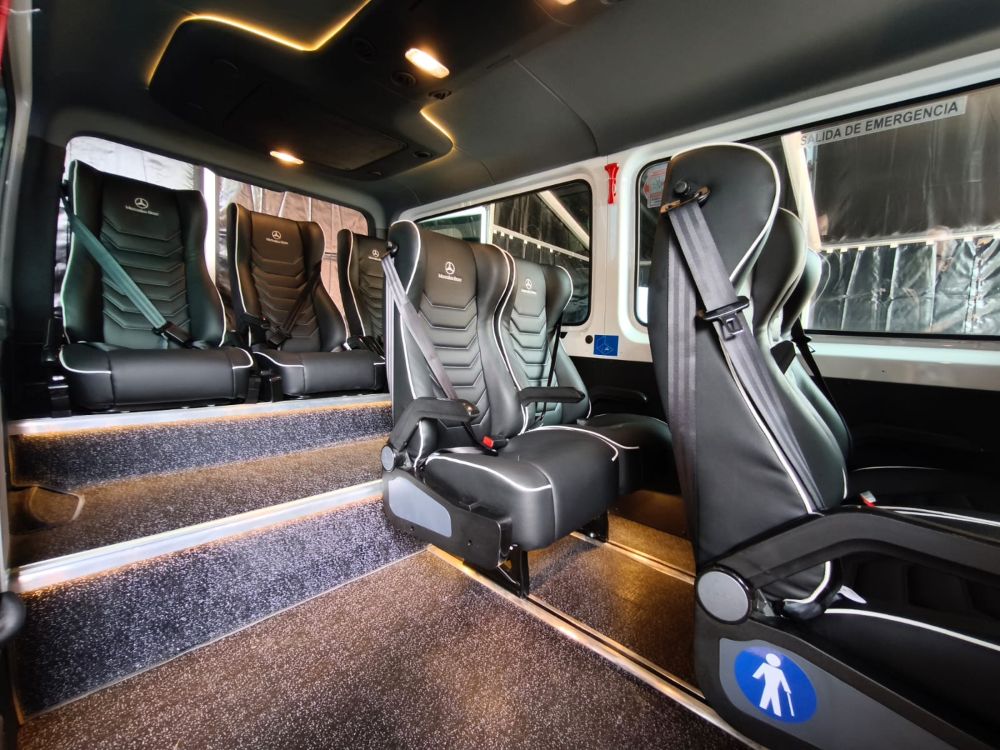 MERCEDES-BENZ SPRINTER REFUERZA SU DOMINIO CON UNA NUEVA JUGADA EN EL TRANSPORTE COLOMBIANO V12MAGAZINE Mercedes-Benz Sprinter 411 CDI llega a Colombia y no es una van más: es una respuesta directa a un mercado que no deja de crecer V12MAGAZINE