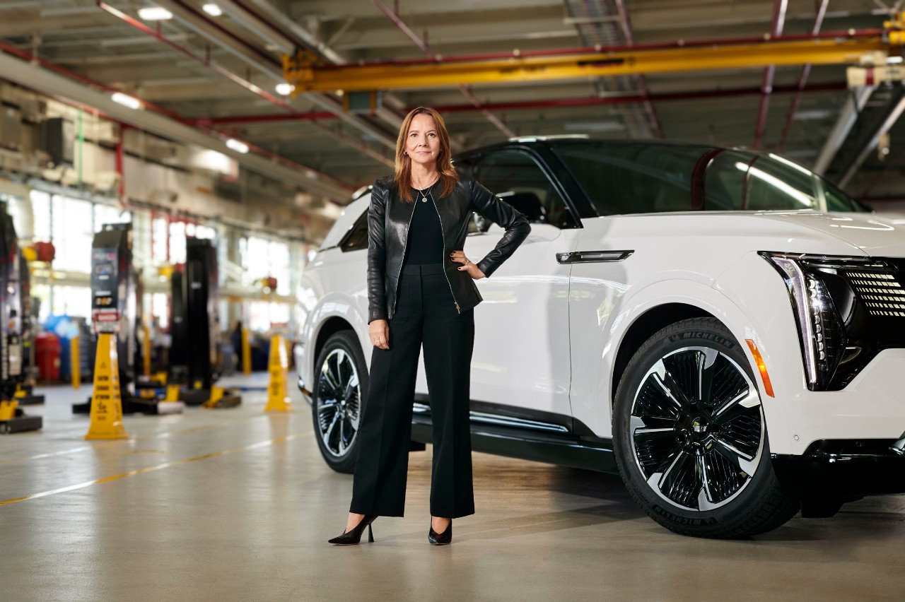 Autos con nombre de mujer reflejan una parte fascinante de la historia automotriz: modelos icónicos inspirados en figuras femeninas que representan elegancia, carácter y evolución dentro de una industria tradicionalmente dominada por hombres. V12MAGAZINE