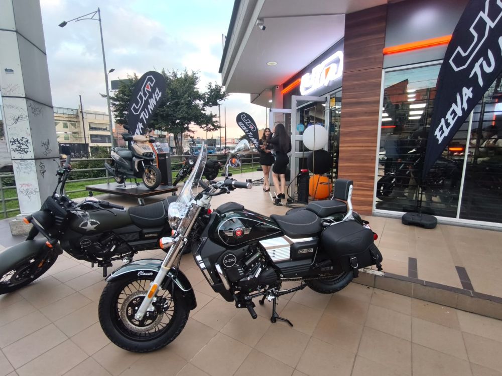 UM Motorcycles Colombia aterriza con una promesa ambiciosa: cambiar la experiencia del motociclista con inversión millonaria, garantía extendida y una red que apunta a donde más duele: el servicio. V12MAGAZINE