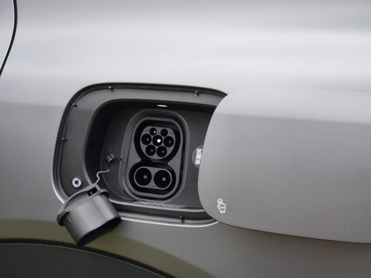 SMART #5 LLEGA A COLOMBIA Y PROMETE UNA AVENTURA DE 637 HP Y 590 KM DE AUTONOMÍA V12MAGAZINE smart #5 llega a Colombia con una propuesta eléctrica de gran autonomía, diseño robusto y capacidades todoterreno, ampliando la oferta de SUVs eléctricos premium en el país V12MAGAZINE