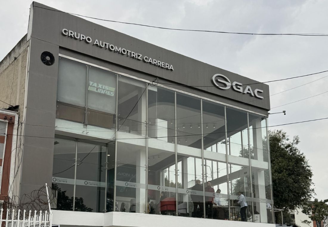 GAC Aion ES llega a Colombia como un sedán eléctrico diseñado para el servicio público, con gran autonomía, costos operativos reducidos y una estrategia que busca transformar el negocio del taxi. V12MAGAZINE