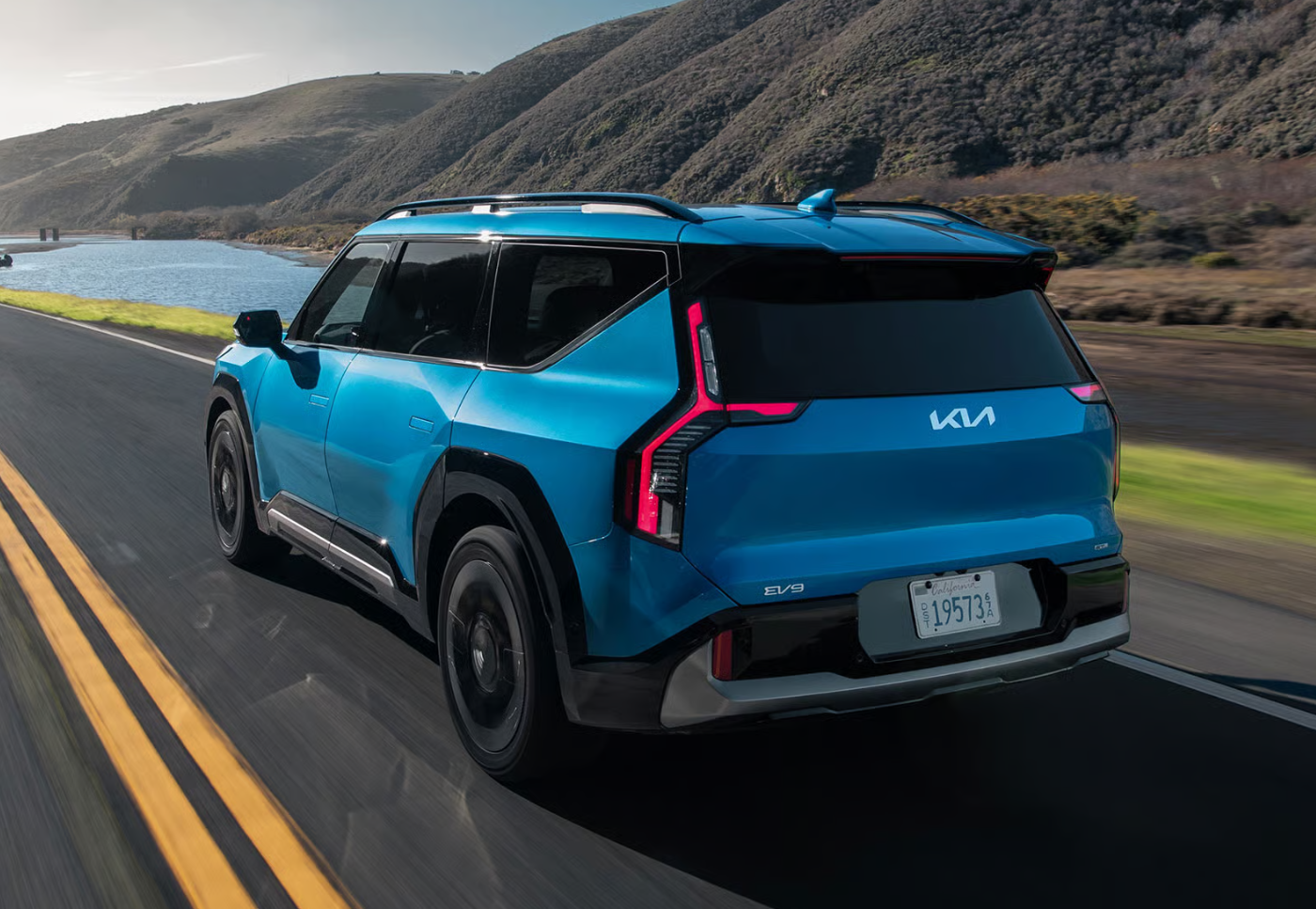 KIA EV9 2026: ASÍ EVOLUCIONA LA SUV ELÉCTRICA QUE ABRIÓ EL CAMINO V12MAGAZINE KIA EV9