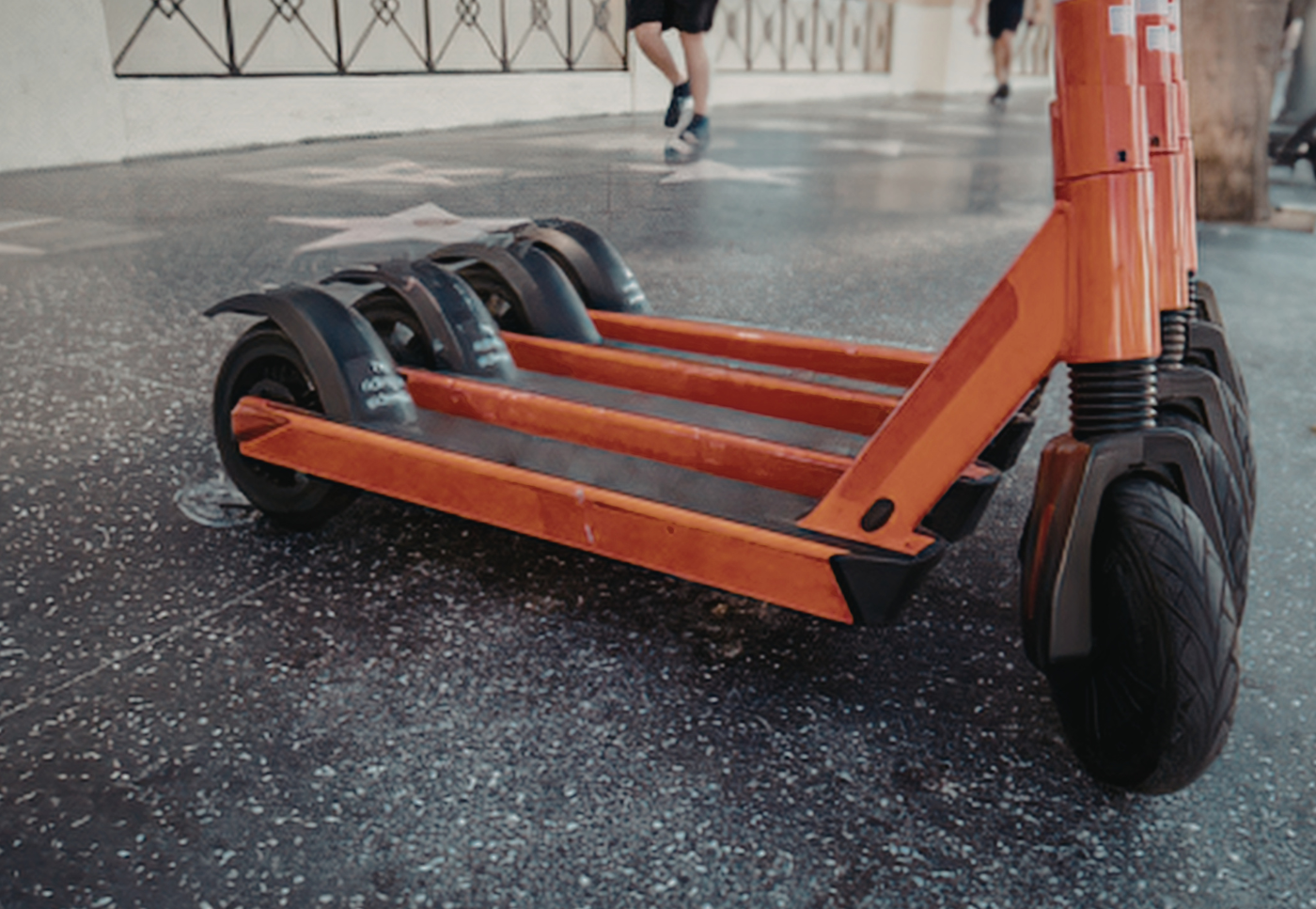 COLOMBIA APRIETA A LAS PATINETAS ELÉCTRICAS: MULTAS DE $350.000 Y NUEVAS REGLAS V12MAGAZINE PATINETAS ELÉCTRICAS