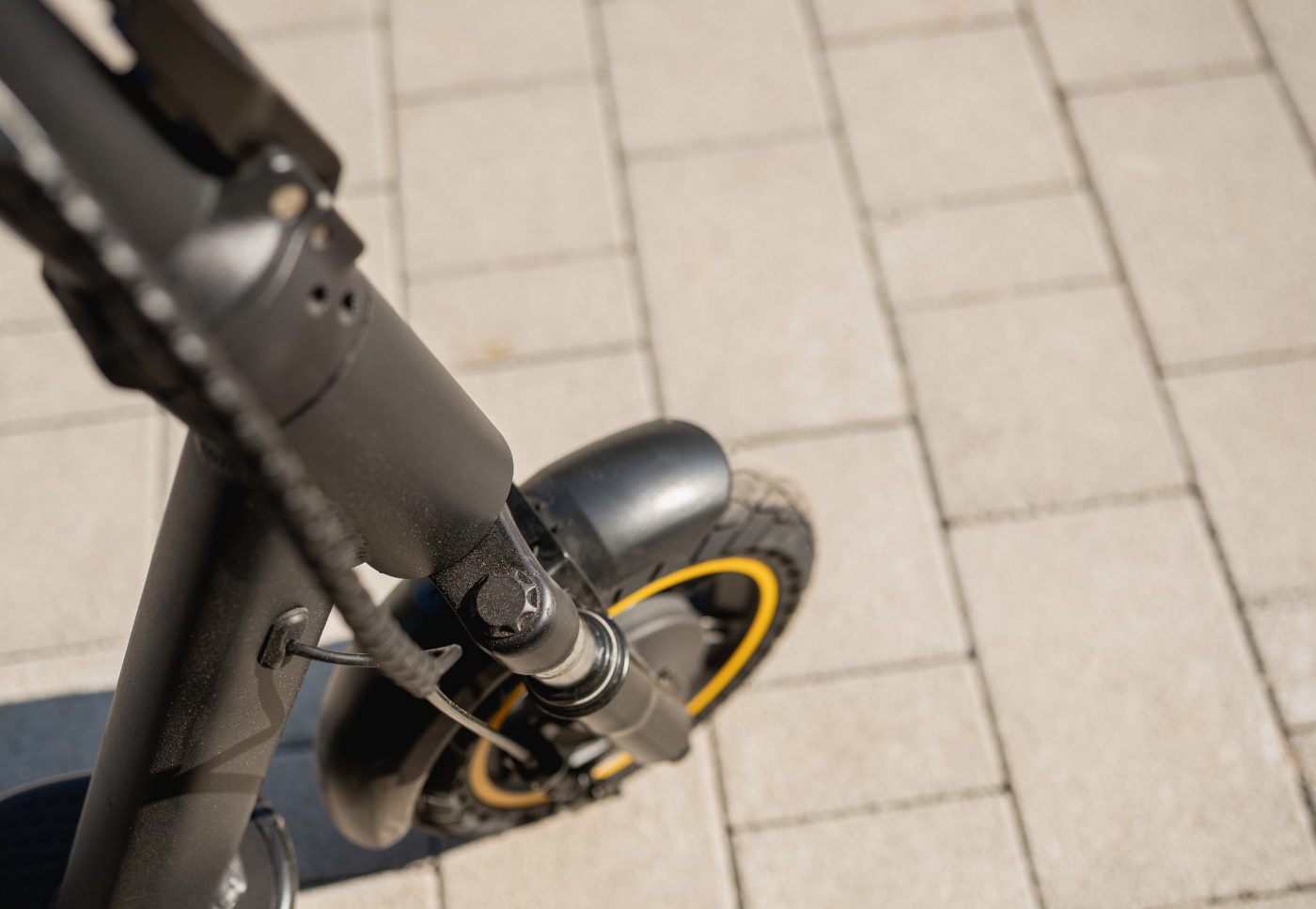 COLOMBIA APRIETA A LAS PATINETAS ELÉCTRICAS: MULTAS DE $350.000 Y NUEVAS REGLAS V12MAGAZINE PATINETAS ELÉCTRICAS