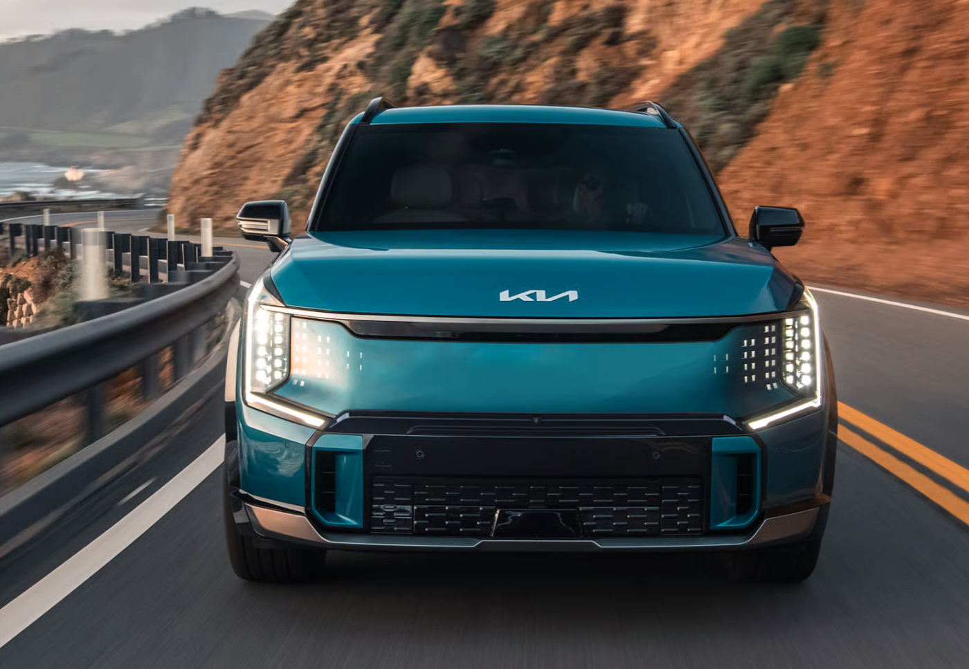 KIA EV9 2026: ASÍ EVOLUCIONA LA SUV ELÉCTRICA QUE ABRIÓ EL CAMINO V12MAGAZINE KIA EV9
