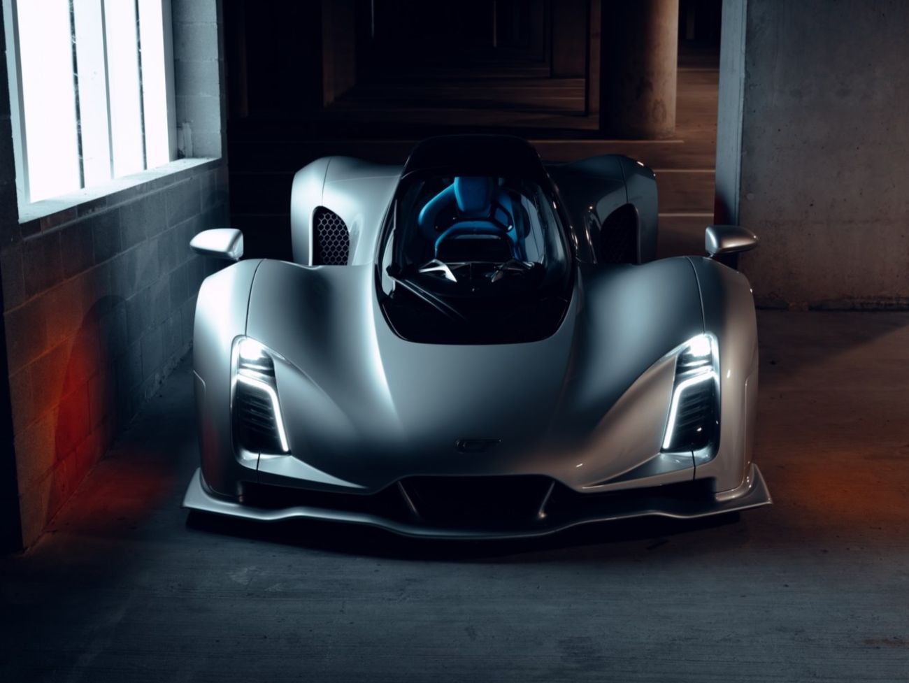 21C VMAX: EL MISIL LEGAL CON MÁS DE 1.000 CABALLOS QUE NADIE VIO VENIR V12MAGAZINE 21C VMax no es solo un auto: es un hiperdeportivo radical que redefine cómo se concibe la velocidad en la era de la inteligencia artificial. V12MAGAZINE