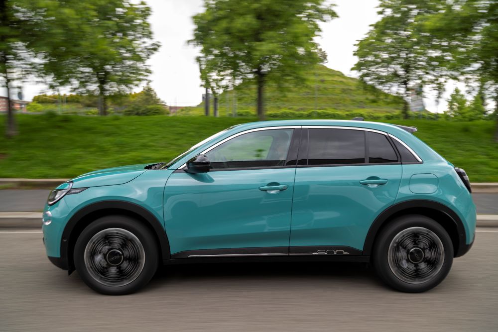 Fiat 600 Híbrido Colombia llega con una jugada inesperada: más garantía, más respaldo y una promesa que apunta directo a la tranquilidad del usuario urbano. V12MAGAZINE