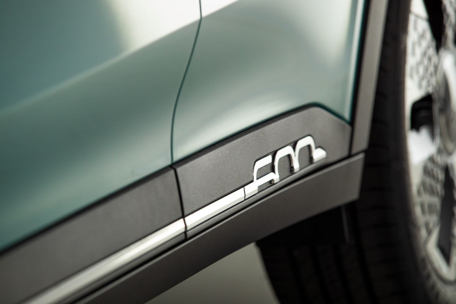 Fiat 600 Híbrido Colombia llega con una jugada inesperada: más garantía, más respaldo y una promesa que apunta directo a la tranquilidad del usuario urbano. V12MAGAZINE