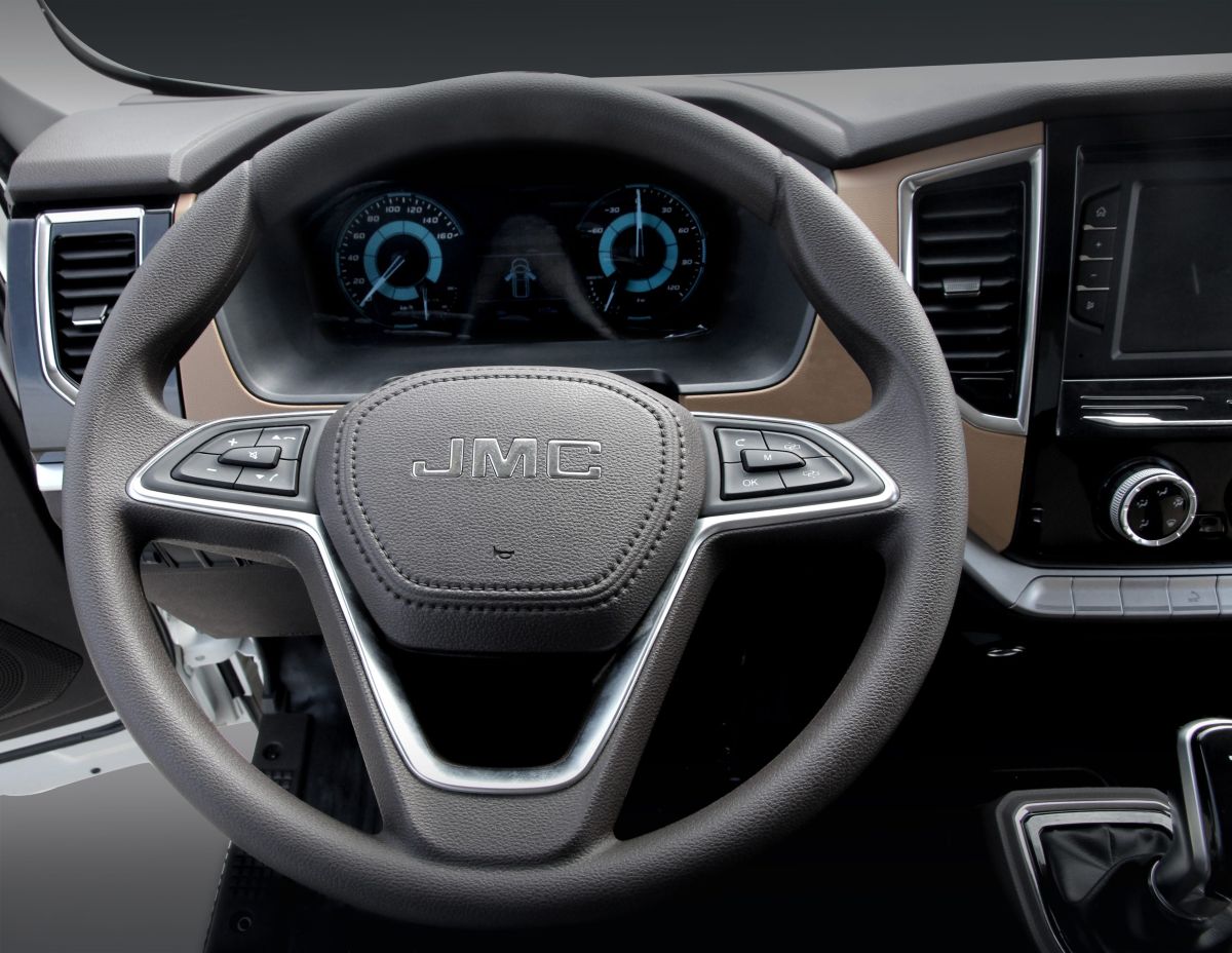 JMC CPR EV irrumpe en Colombia en un momento crítico: operar cuesta más, contaminar cuesta caro y la eficiencia ya no es opcional. V12MAGAZINE