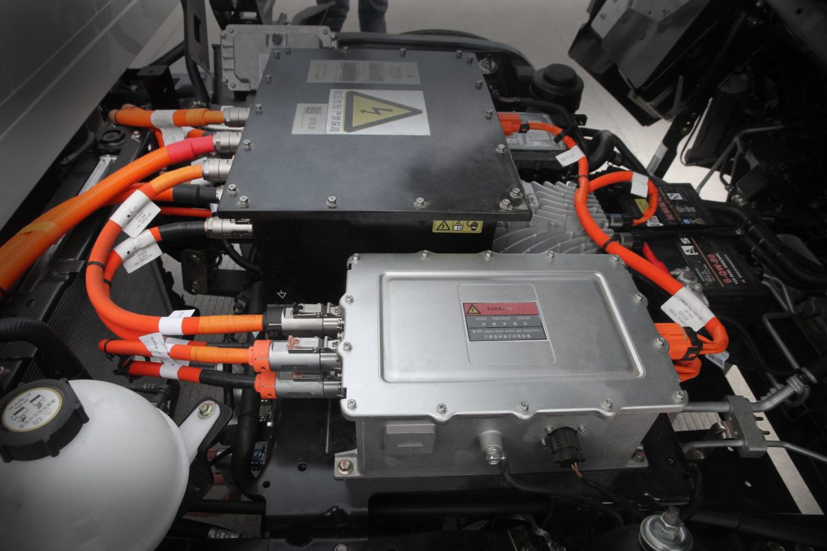 JMC CPR EV irrumpe en Colombia en un momento crítico: operar cuesta más, contaminar cuesta caro y la eficiencia ya no es opcional. V12MAGAZINE