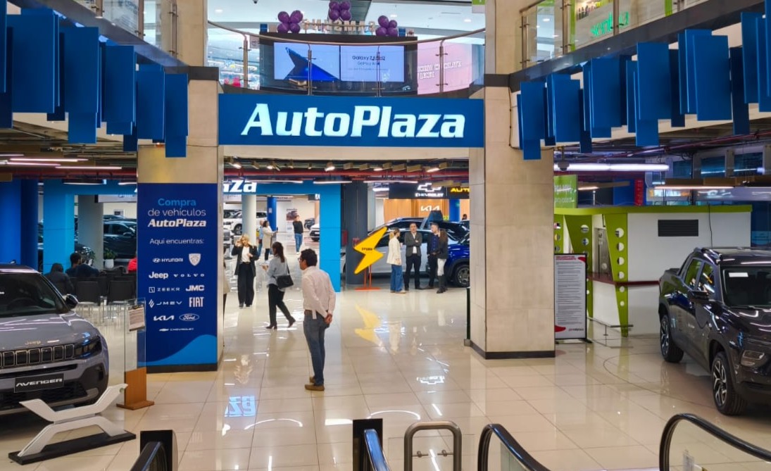 Kia Colombia pisa el acelerador en Bogotá con una jugada que va más allá de vender carros: busca conquistar emociones en el punto exacto donde nacen las decisiones. V12MAGAZINE