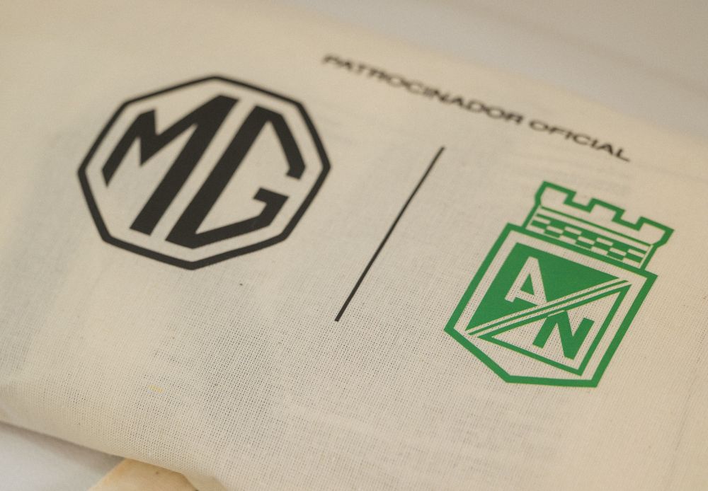 MG y Atlético Nacional no es solo una alianza: es una jugada emocional que redefine cómo las marcas automotrices conectan con millones de colombianos. V12MAGAZINE