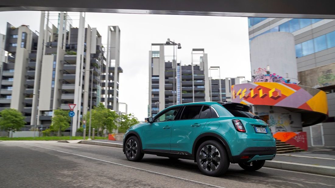 Fiat 600 Híbrido Colombia llega con una jugada inesperada: más garantía, más respaldo y una promesa que apunta directo a la tranquilidad del usuario urbano. V12MAGAZINE