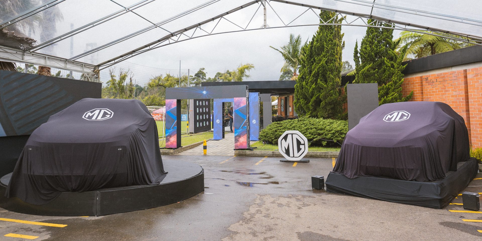 MG y Atlético Nacional no es solo una alianza: es una jugada emocional que redefine cómo las marcas automotrices conectan con millones de colombianos. V12MAGAZINE