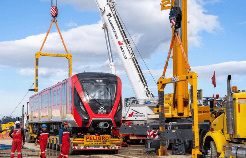 BOGOTÁ YA TIENE SU “10”: EL DÉCIMO TREN DEL METRO LLEGÓ Y ASÍ LUCE V12MAGAZINE BOGOTÁ