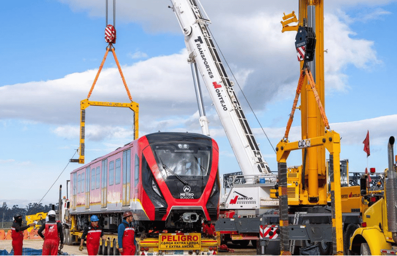 BOGOTÁ YA TIENE SU “10”: EL DÉCIMO TREN DEL METRO LLEGÓ Y ASÍ LUCE V12MAGAZINE BOGOTÁ