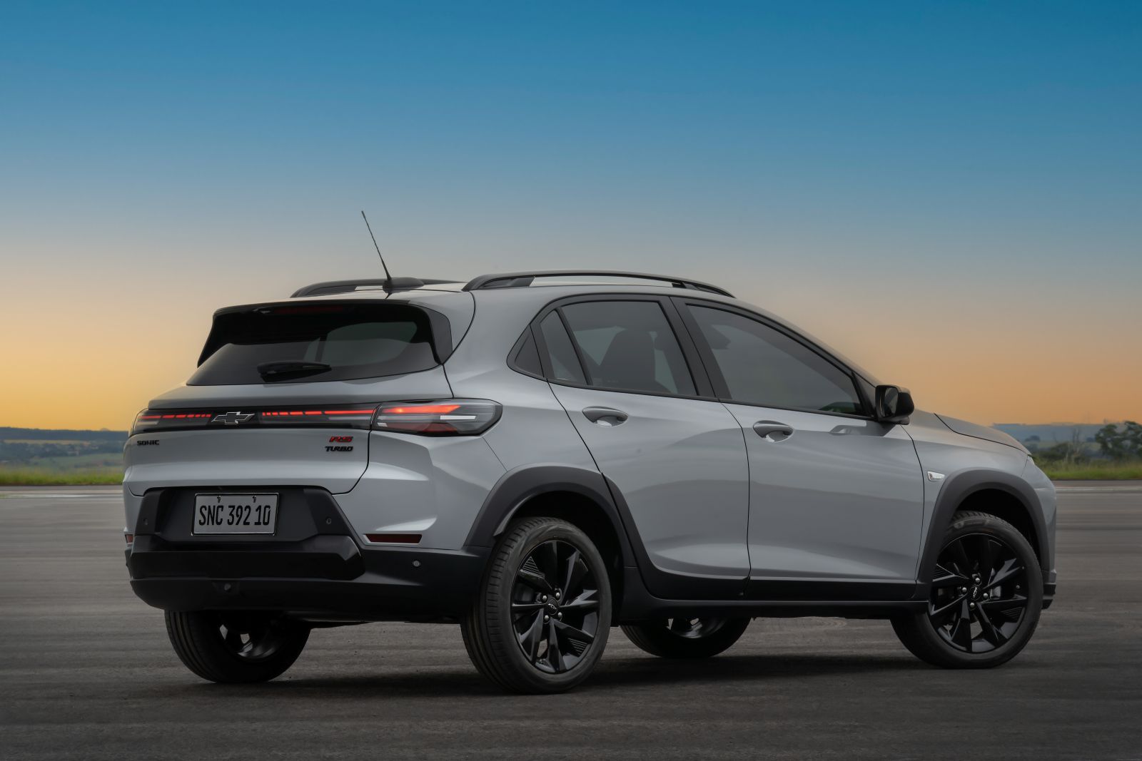 Chevrolet Sonic llega para romper la rutina de los SUVs urbanos con una mezcla inesperada de diseño emocional, tecnología útil y una personalidad mucho más aspiracional. V12MAGAZINE