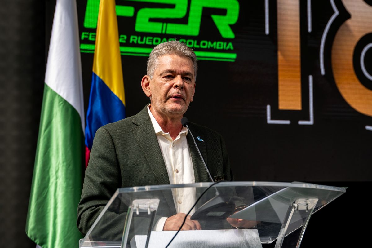 FERIA 2 RUEDAS 2026: LA INDUSTRIA DE LA MOTO REVOLUCIONA LA MOVILIDAD CON INNOVACIÓN Y TECNOLOGÍA V12MAGAZINE Feria de las 2 Ruedas volvió a transformar Medellín en una ciudad que respira gasolina, innovación y negocios, mientras la industria motociclista acelera hacia una nueva etapa V12MAGAZINE