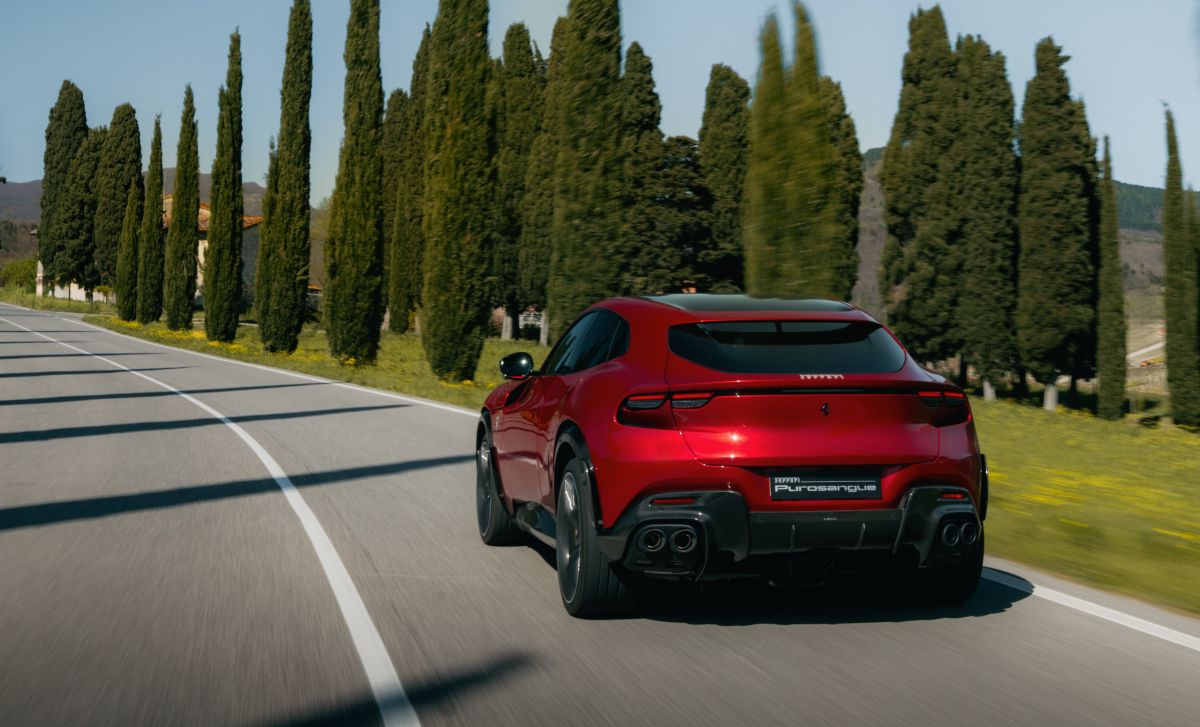 Ferrari Purosangue estrena configuración Handling Speciale, una evolución que lleva su carácter deportivo a otro nivel sin sacrificar su esencia versátil. V12MAGAZINE