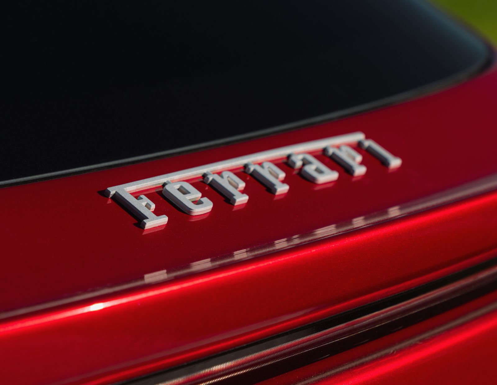 Ferrari Purosangue estrena configuración Handling Speciale, una evolución que lleva su carácter deportivo a otro nivel sin sacrificar su esencia versátil. V12MAGAZINE