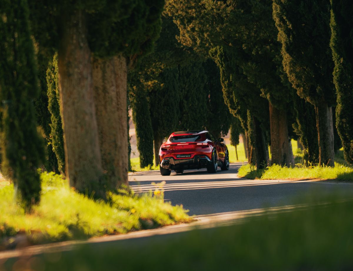 Ferrari Purosangue estrena configuración Handling Speciale, una evolución que lleva su carácter deportivo a otro nivel sin sacrificar su esencia versátil. V12MAGAZINE