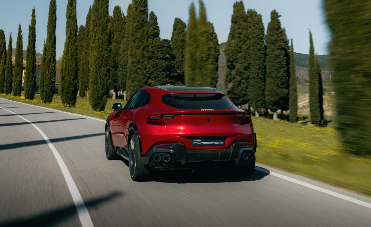 Ferrari Purosangue estrena configuración Handling Speciale, una evolución que lleva su carácter deportivo a otro nivel sin sacrificar su esencia versátil. V12MAGAZINE