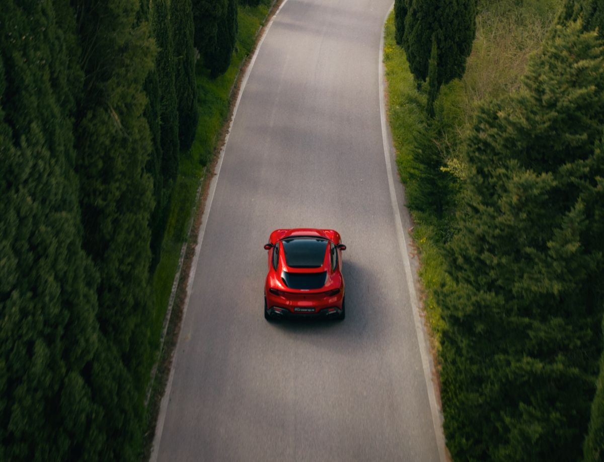 Ferrari Purosangue estrena configuración Handling Speciale, una evolución que lleva su carácter deportivo a otro nivel sin sacrificar su esencia versátil. V12MAGAZINE