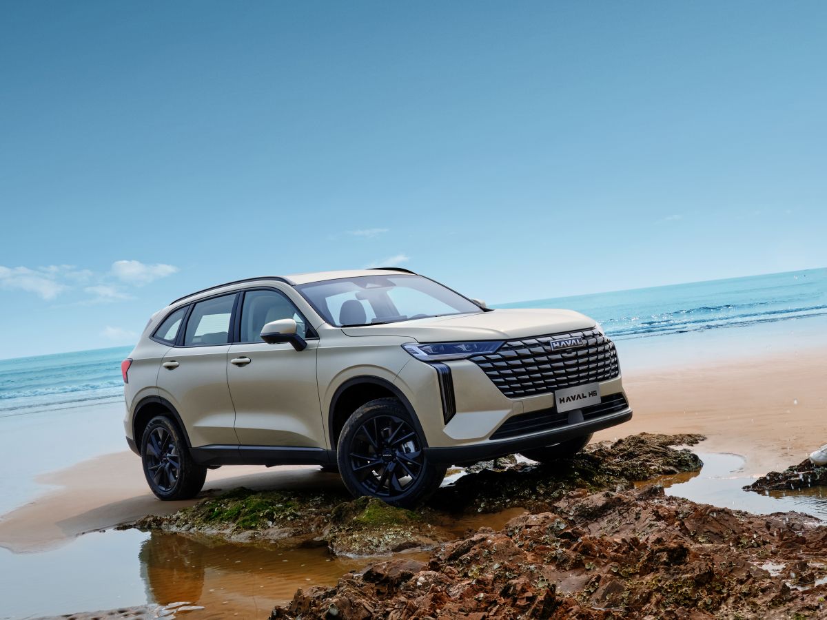 Las SUV híbridas en Colombia dejaron de ser simples ahorradoras de combustible. Ahora son máquinas de potencia, tecnología y sensaciones que antes solo existían en segmentos mucho más costosos. V12MAGAZINE