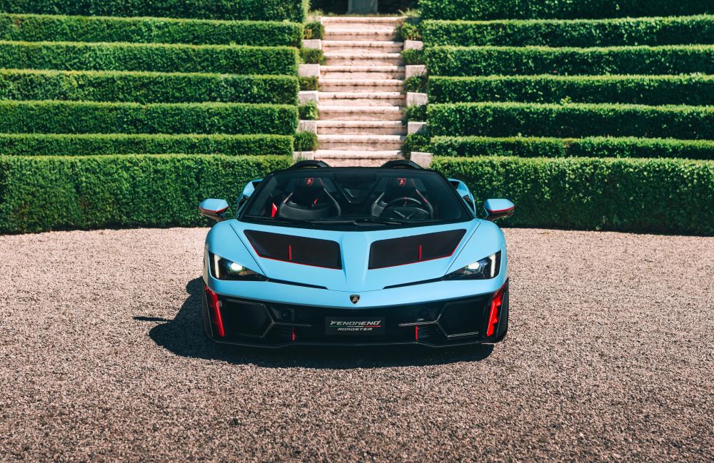 El nuevo Lamborghini Fenomeno Roadster debutó como el descapotable más potente en la historia de la marca italiana. V12MAGAZINE
