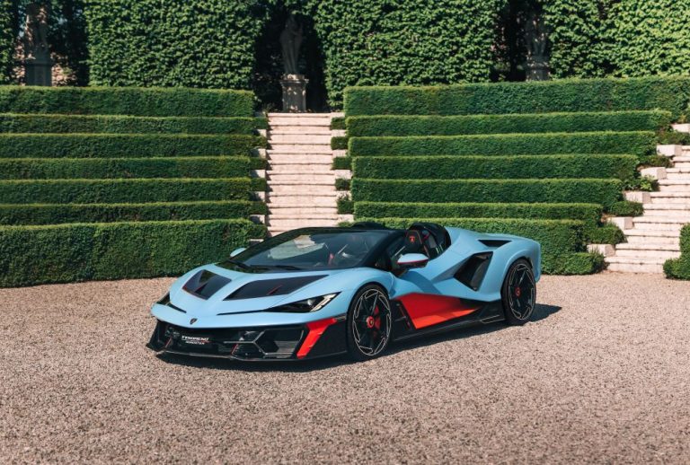 Lamborghini-Fenomeno_Roadster-2027-frontal3-4
