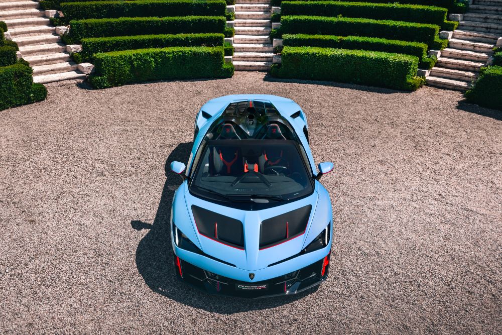 El nuevo Lamborghini Fenomeno Roadster debutó como el descapotable más potente en la historia de la marca italiana. V12MAGAZINE