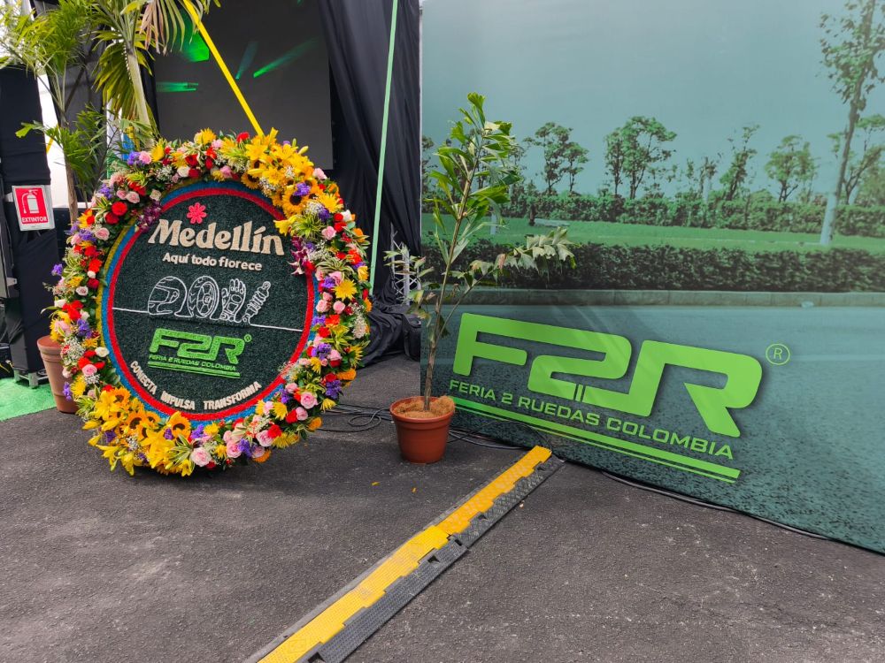 FERIA 2 RUEDAS 2026: LA INDUSTRIA DE LA MOTO REVOLUCIONA LA MOVILIDAD CON INNOVACIÓN Y TECNOLOGÍA V12MAGAZINE Feria de las 2 Ruedas volvió a transformar Medellín en una ciudad que respira gasolina, innovación y negocios, mientras la industria motociclista acelera hacia una nueva etapa V12MAGAZINE