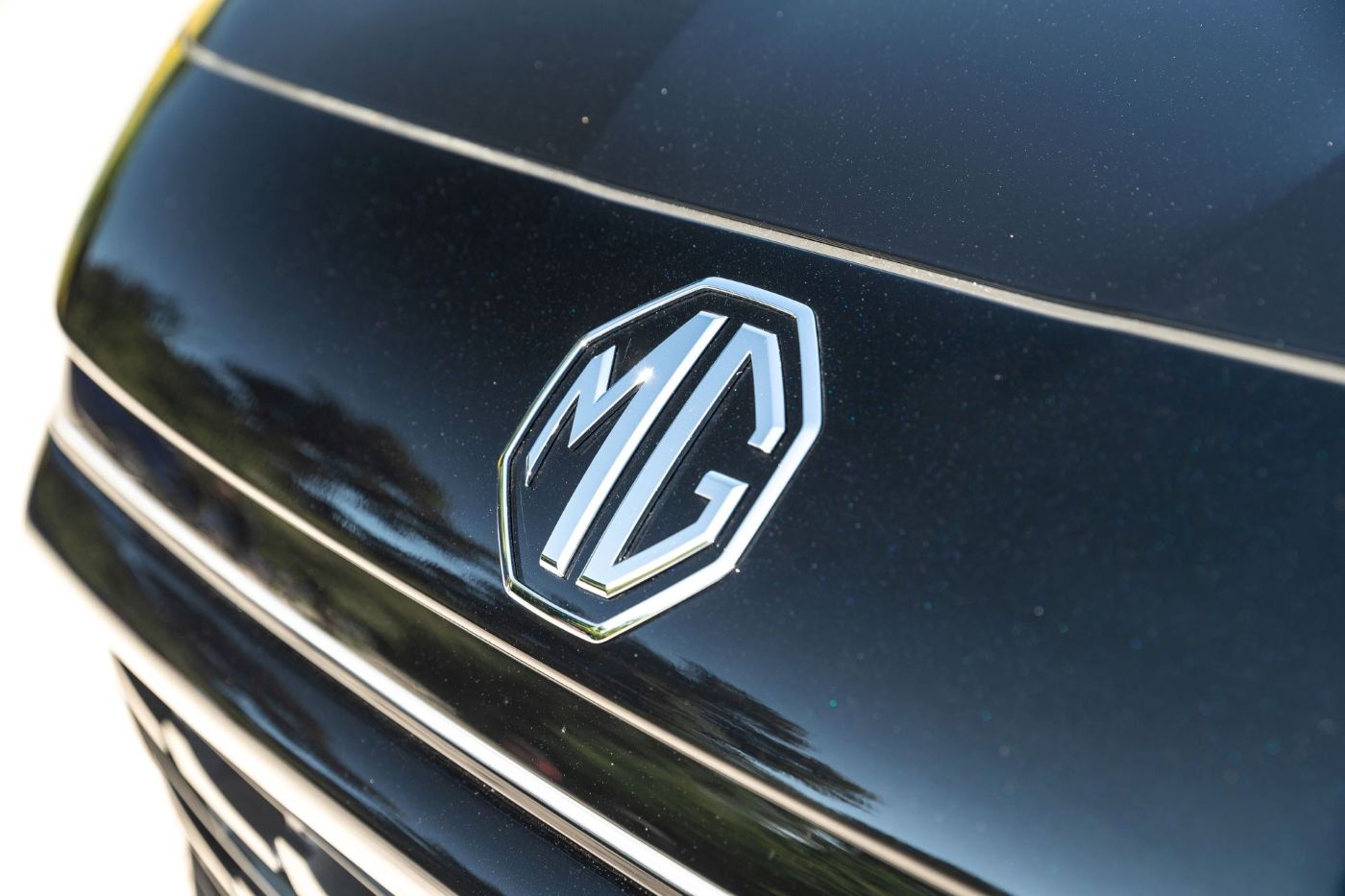 MG4 EV URBAN: EL ELÉCTRICO CHINO QUE PONE NERVIOSO AL MERCADO COLOMBIANO V12MAGAZINE MG4 EV Urban llega a Colombia con una promesa ambiciosa: demostrar que un carro eléctrico divertido, rápido y tecnológico ya no tiene que sentirse inalcanzable. V12MAGAZINE