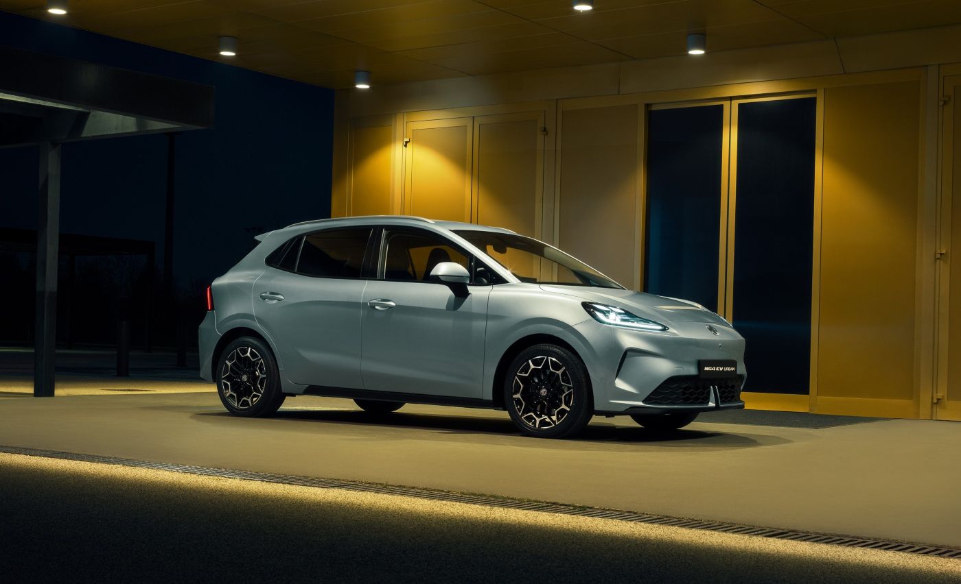 MG4 EV URBAN: EL ELÉCTRICO CHINO QUE PONE NERVIOSO AL MERCADO COLOMBIANO V12MAGAZINE MG4 EV Urban llega a Colombia con una promesa ambiciosa: demostrar que un carro eléctrico divertido, rápido y tecnológico ya no tiene que sentirse inalcanzable. V12MAGAZINE