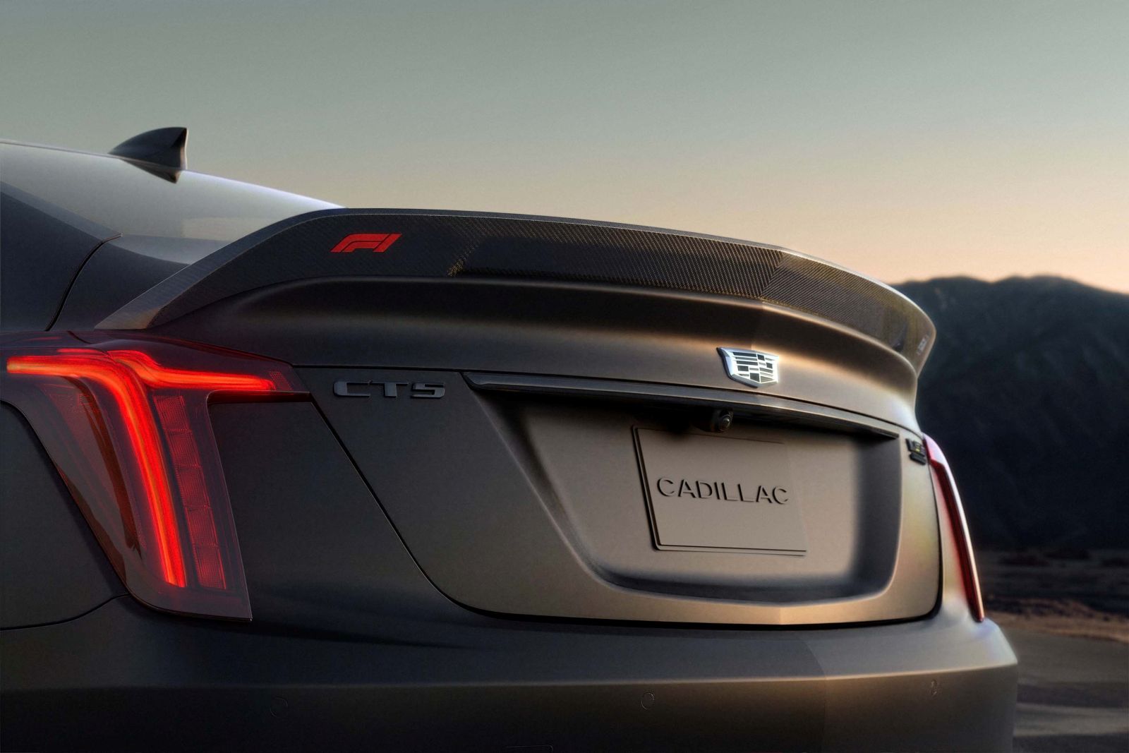 Cadillac presentó el nuevo CT5-V Blackwing F1 Collector Series, un sedán de 685 caballos inspirado en la Fórmula 1. V12MAGAZINE