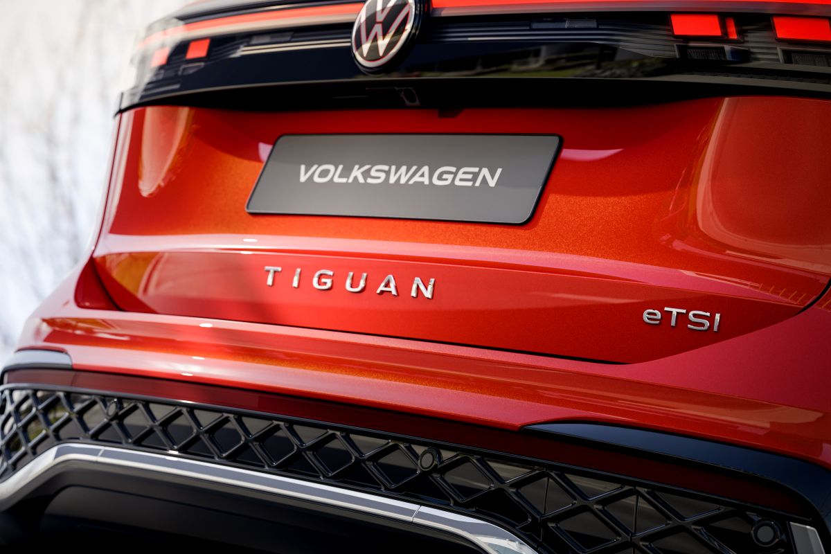 ASÍ ES EL VOLKSWAGEN TIGUAN R-LINE MHEV QUE ESTRENA IA Y MOTOR HÍBRIDO V12MAGAZINE Volkswagen Tiguan R-Line MHEV llegó a Colombia con una misión clara: demostrar que la electrificación también puede sentirse refinada, poderosa y profundamente emocional al volante. V12MAGAZINE