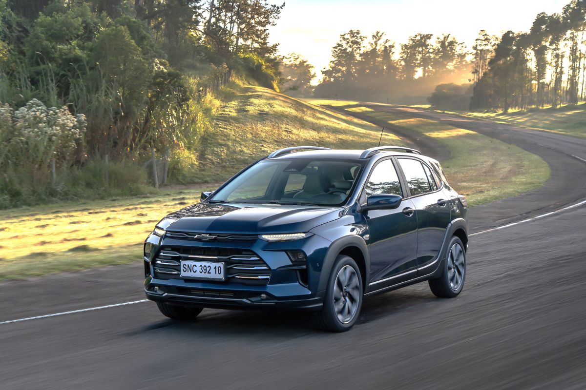 Chevrolet Sonic llega para romper la rutina de los SUVs urbanos con una mezcla inesperada de diseño emocional, tecnología útil y una personalidad mucho más aspiracional. V12MAGAZINE