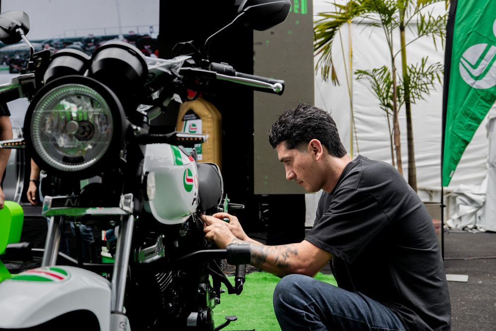 Feria 2 Ruedas 2026 dejó de ser solo una vitrina de motos. En Medellín, el rugido de los motores ahora convive con inteligencia artificial, movilidad eléctrica y nuevas tribus urbanas. V12MAGAZINE