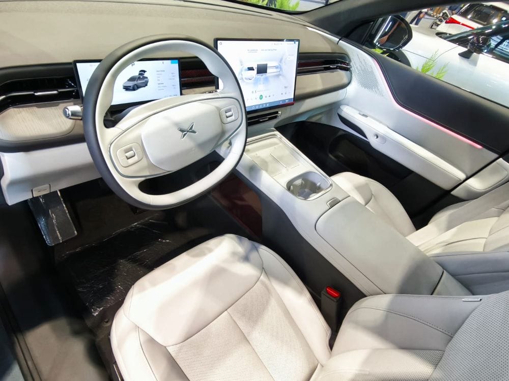 XPENG LLEGÓ A COLOMBIA Y SUS CARROS SE PARQUEAN SOLOS: ASÍ SON LAS G6 Y G9 V12MAGAZINE XPeng llegó oficialmente a Colombia con las nuevas SUV eléctricas G6 y G9, dos modelos que apuestan por inteligencia artificial, parqueo autónomo y hasta 540 kilómetros de autonomía. V12MAGAZINE