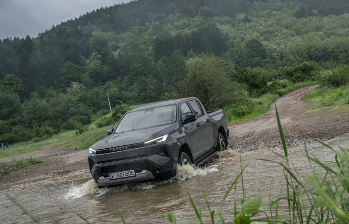 TOYOTA HILUX ELÉCTRICA: ASÍ ES LA PICK-UP QUE QUIERE CAMBIAR EL MERCADO V12MAGAZINE TOYOTA HILUX