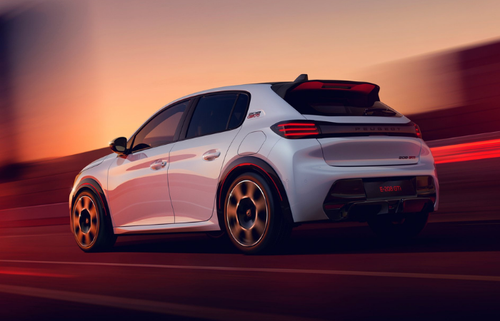 PEUGEOT ACABA DE CAMBIAR LAS REGLAS: ASÍ ES EL NUEVO E-208 GTi ELÉCTRICO V12MAGAZINE PEUGEOT