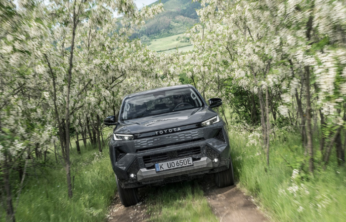 TOYOTA HILUX ELÉCTRICA: ASÍ ES LA PICK-UP QUE QUIERE CAMBIAR EL MERCADO V12MAGAZINE TOYOTA HILUX