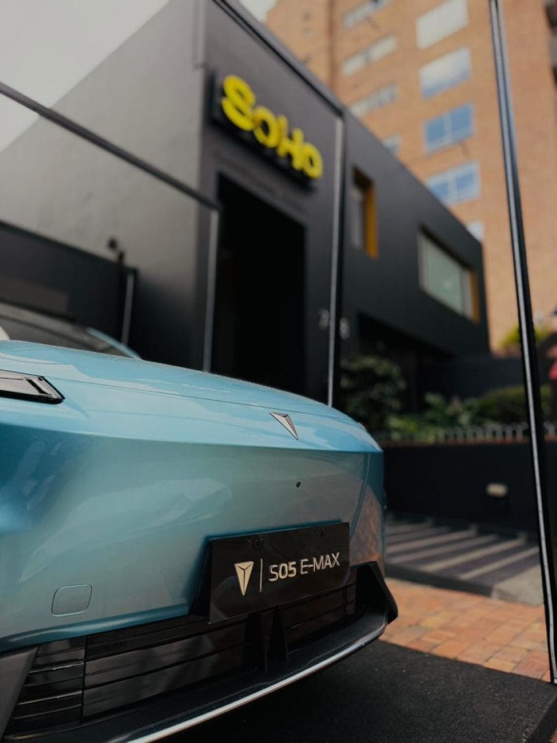 Deepal en Casa SoHo: así lleva su apuesta por la movilidad inteligente al gran circuito social del fútbol V12MAGAZINE Deepal en Casa SoHo marca el salto de la firma de nuevas energías a un escenario donde el carro deja de ser solo producto y se convierte en experiencia de marca. V12MAGAZINE