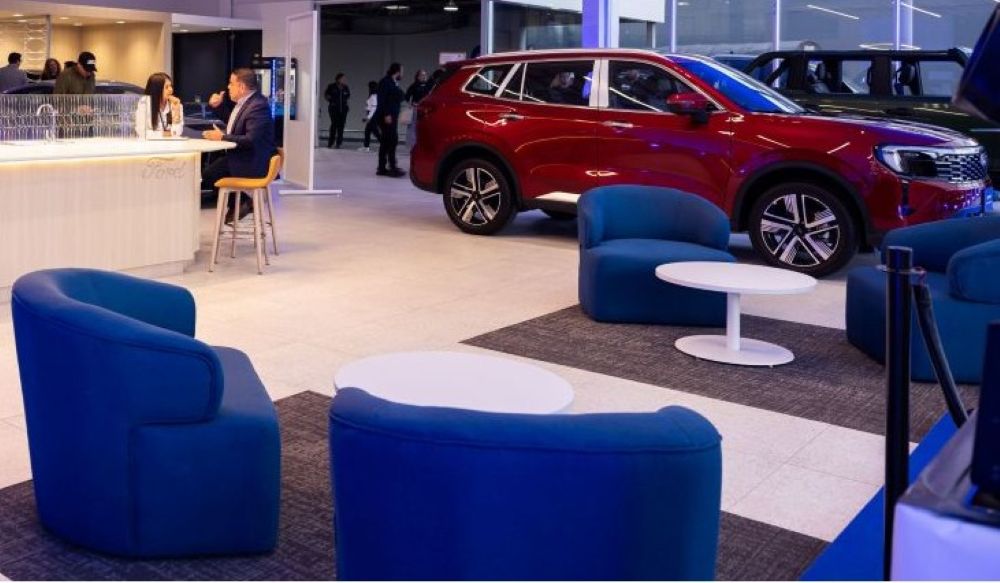 Ford Signature 2.0: así cambia la experiencia de comprar un Ford en Bogotá V12MAGAZINE Ford Signature 2.0 en Colombia arranca en Bogotá con una idea ambiciosa: que visitar un concesionario deje de sentirse como un trámite y se convierta en una experiencia de marca. V12MAGAZINE