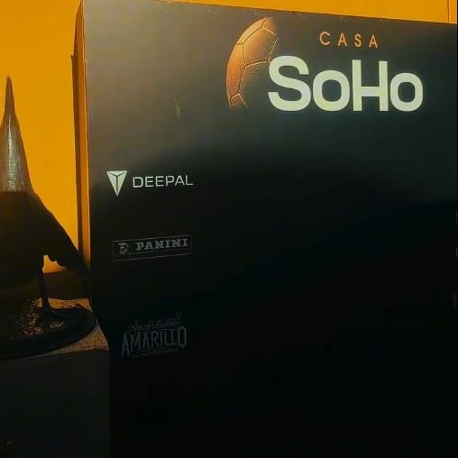 Deepal en Casa SoHo: así lleva su apuesta por la movilidad inteligente al gran circuito social del fútbol V12MAGAZINE Deepal en Casa SoHo marca el salto de la firma de nuevas energías a un escenario donde el carro deja de ser solo producto y se convierte en experiencia de marca. V12MAGAZINE