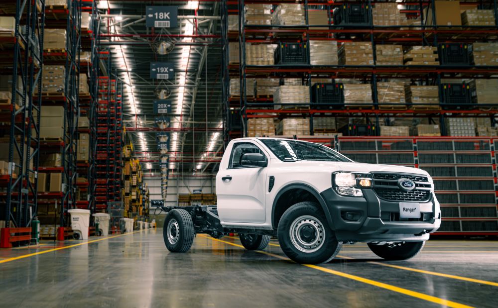Ford Ranger XL Chasis: más que una pick-up, una plataforma de negocio V12MAGAZINE Ford Ranger XL Chasis llega a Colombia con una misión muy clara: convertirse en una herramienta de trabajo real para empresas que necesitan que el vehículo no se detenga. V12MAGAZINE
