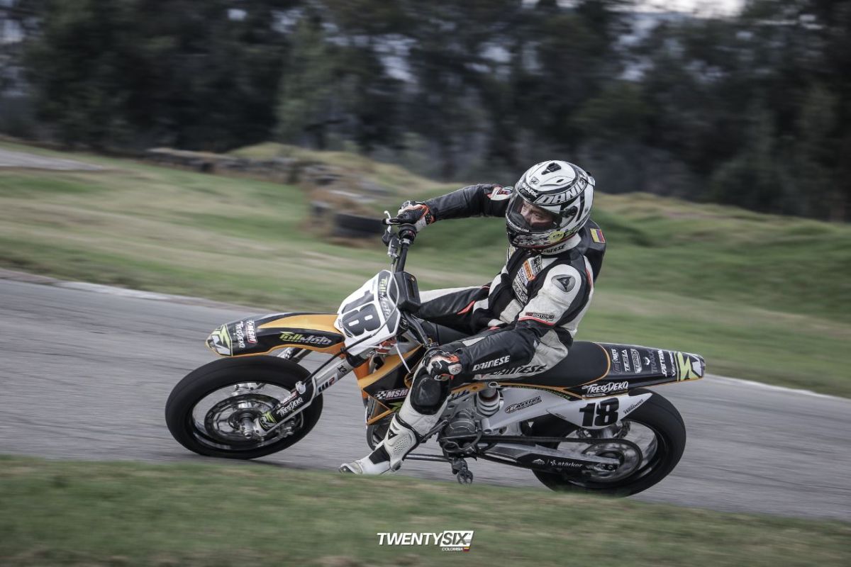 DANIEL FERNÁNDEZ VOLVERÁ A RED BULL ROMANIACS 2026, LA CARRERA MÁS EXTREMA DEL HARD ENDURO V12MAGAZINE Daniel Fernández Red Bull Romaniacs 2026 vuelve a encender la ilusión del motociclismo colombiano con un desafío que muy pocos pilotos en el mundo se atreven a enfrentar. V12MAGAZINE